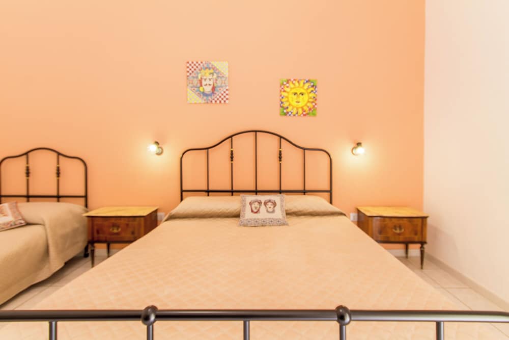 Family Apartment, Multiple Bedrooms, 2 Bathrooms (Sicula home in the city center)