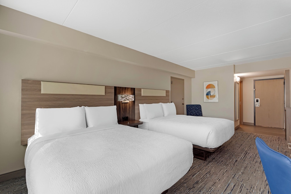 Standard Room, 2 Queen Beds, Non Smoking (Larger Room) - Photo 3