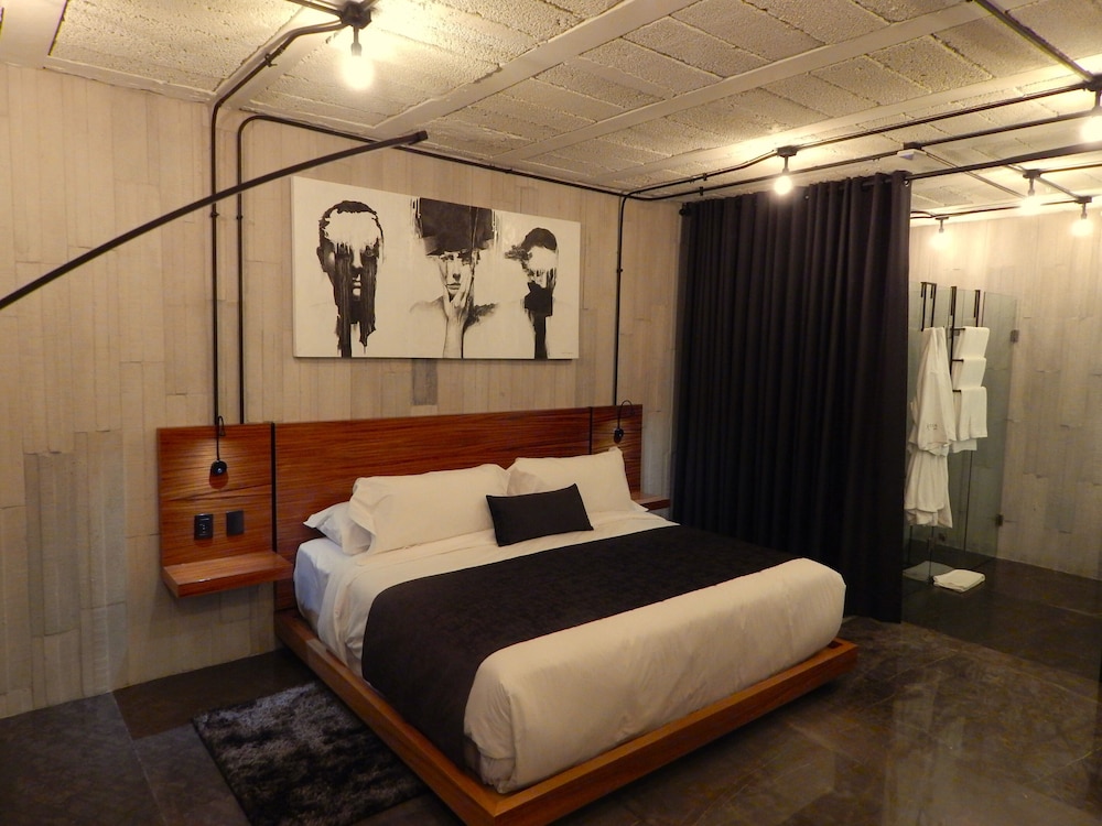 Deluxe Studio Suite