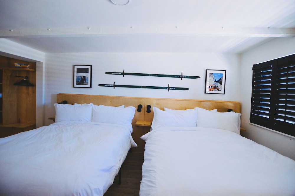 Standard Room, 2 Queen Beds photo 2