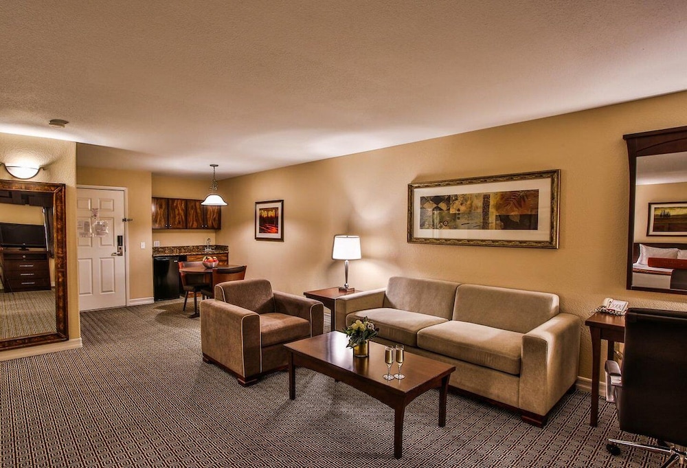Deluxe Studio Suite, 2 Double Beds, Non Smoking thumbnail 5