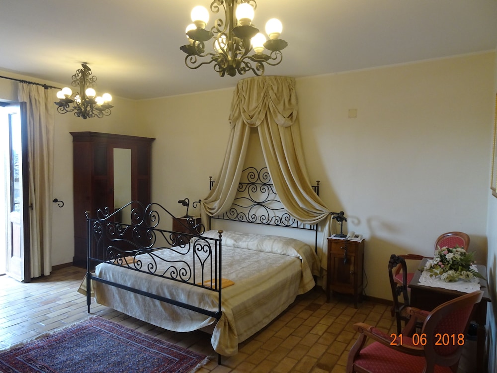 Economy Room, City View (203)