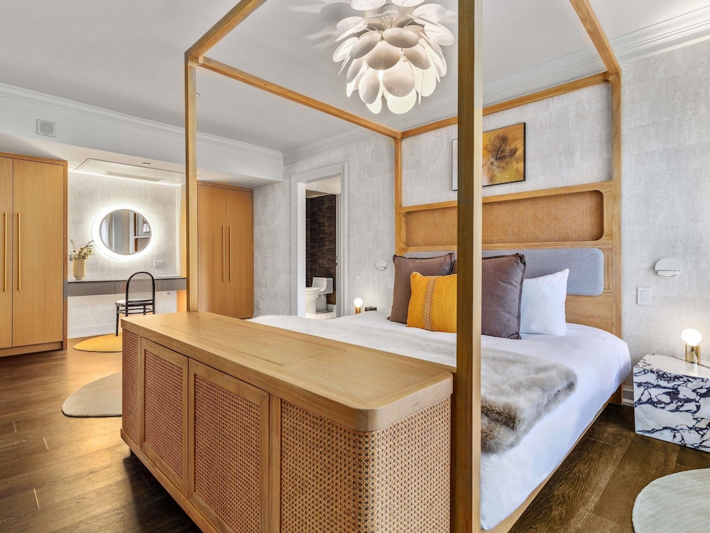 Presidential Suite, 1 King Bed thumbnail 6
