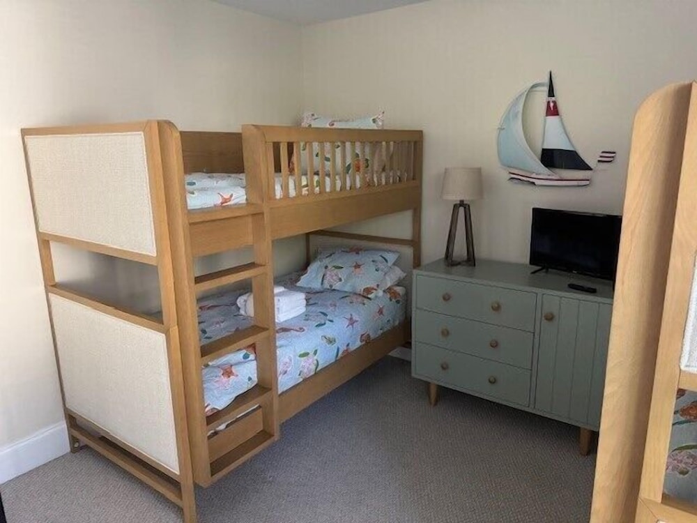 House, Multiple Beds, Balcony, Pool View (21 Green Heron)