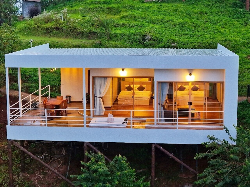 Grand Room, 2 Bedrooms, Bathtub, Mountain View photo 1
