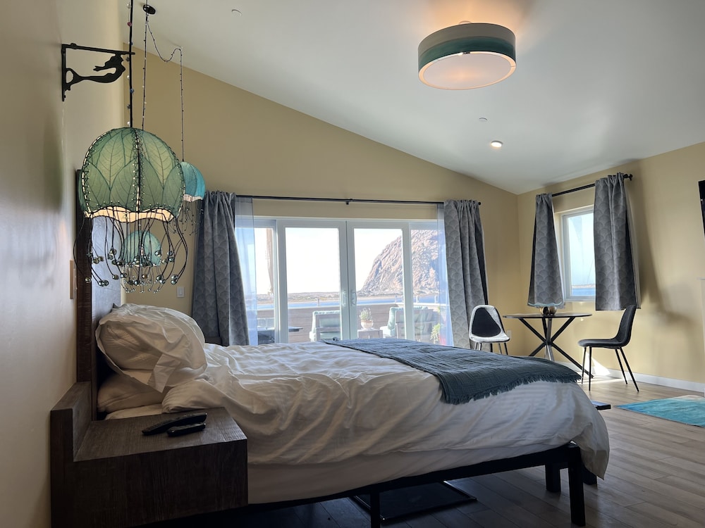Panoramic Room, 1 King Bed with Sofa bed, Fireplace, Ocean View photo 2