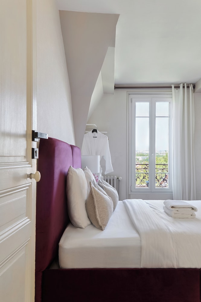 Standard Double Room, City View