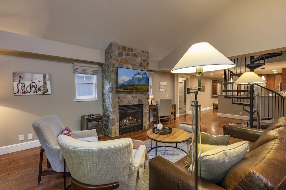 Condo, 3 Bedrooms