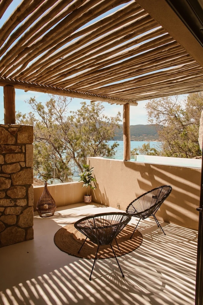 Premium Junior Suite Private Pool & Sea View - Photo 1