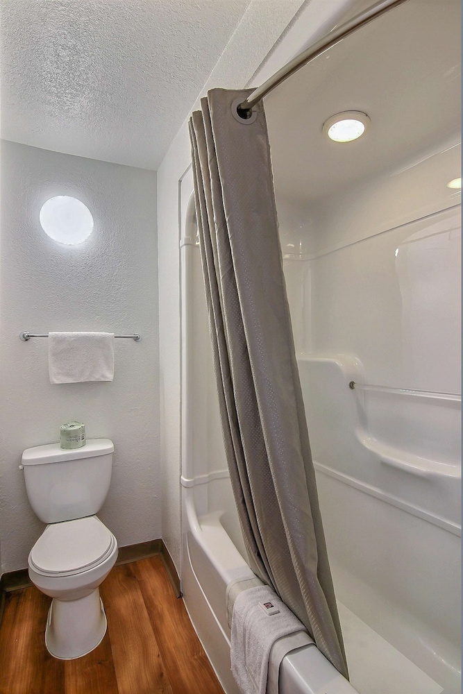 Standard Suite, 1 Queen Bed, Non Smoking photo 3