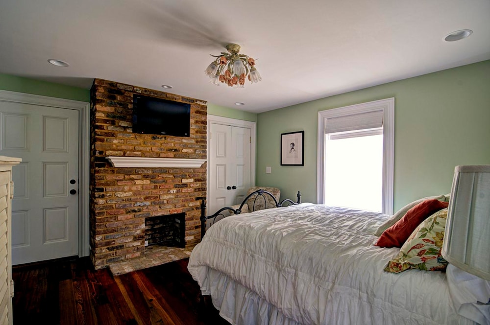 Classic Room, 1 Queen Bed, Accessible, Ground Floor