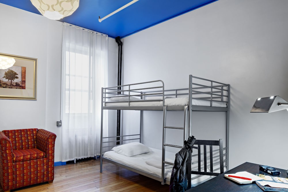 Shared Dormitory (1 Bunk Bed in 2 Bed Shared Dorm), Private Bathroom photo 3