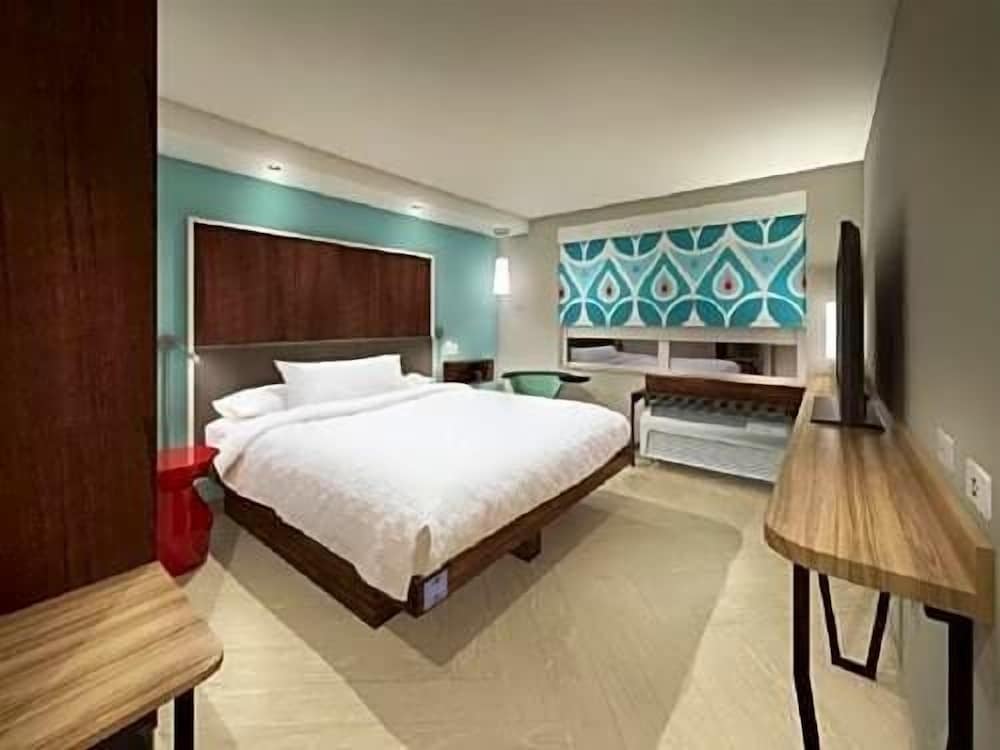 Room, 1 King Bed photo 1