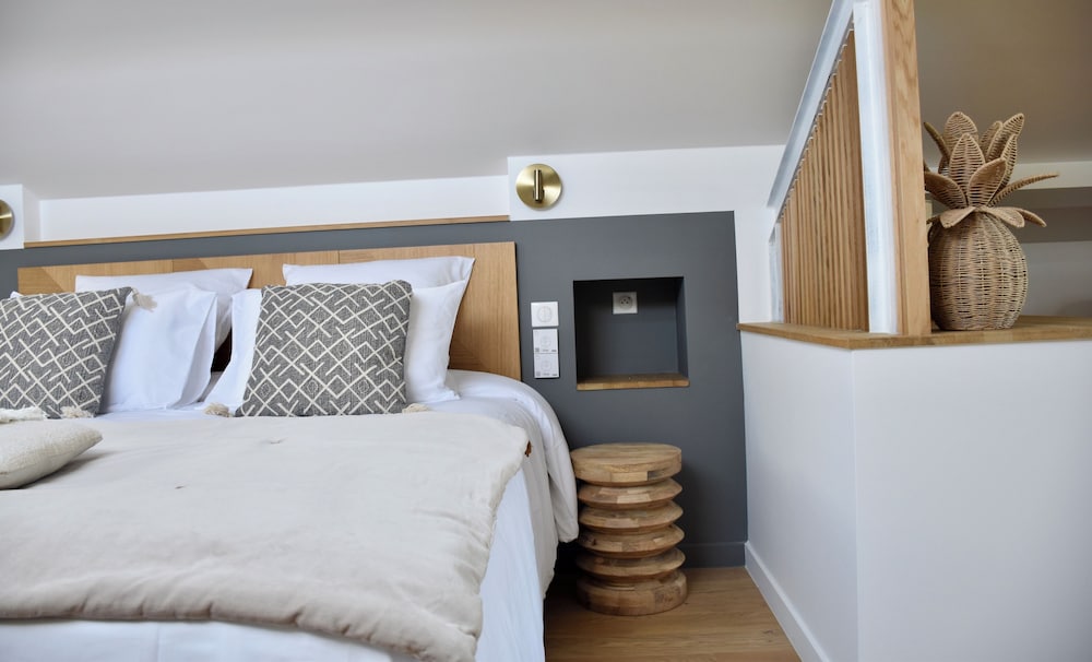 Comfort Double or Twin Room, Balcony, Pool View (Terre de Brume) photo 1