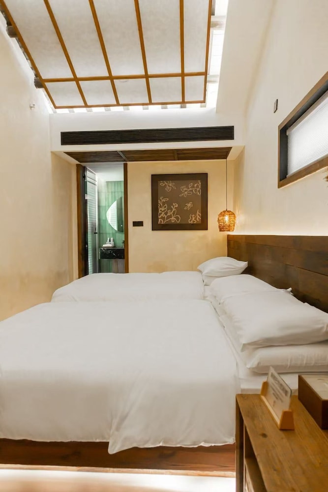 Signature Twin Room, Courtyard View
