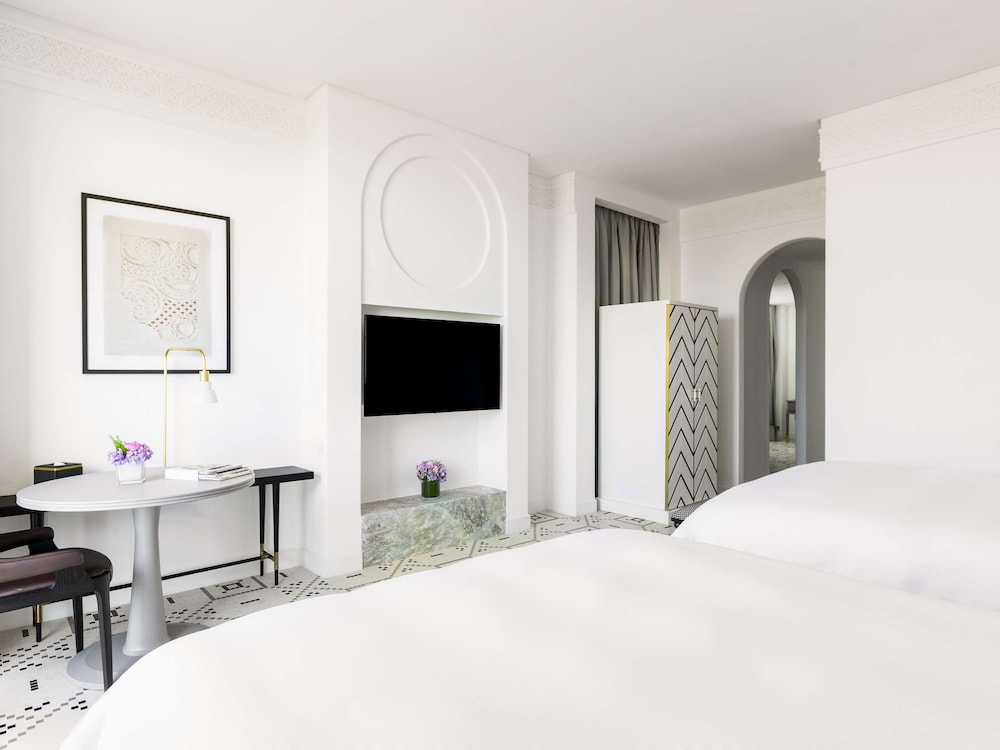 Deluxe Room, 2 Queen Beds, Balcony (Deluxe Gold) - Photo 2