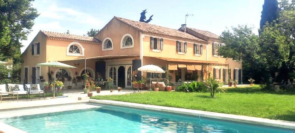 Villa photo 1