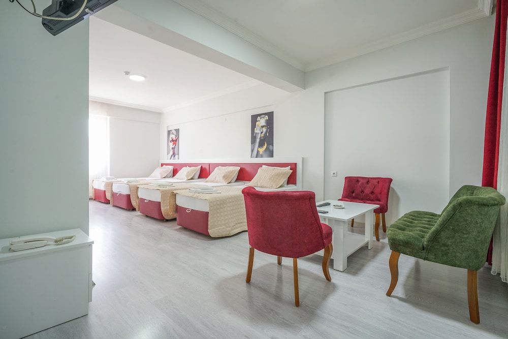 Quadruple Room - Photo 15