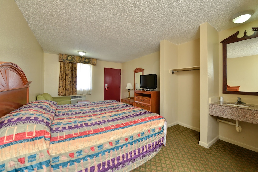 Room, 1 King Bed, Kitchenette photo 1