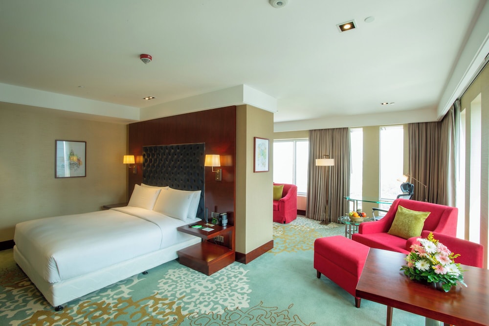 Suite, 1 King Bed, City View - Photo 14