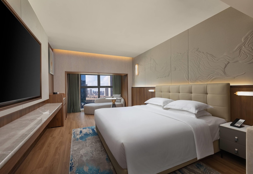 Business Room, 1 King Bed, Smoking, City View
