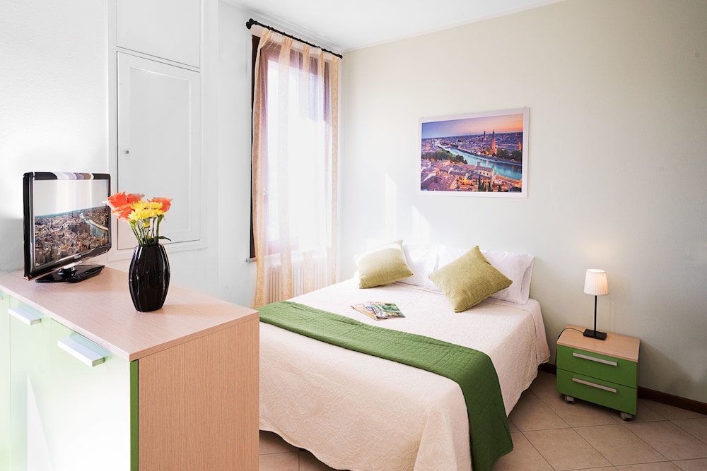 Studio, Kitchenette