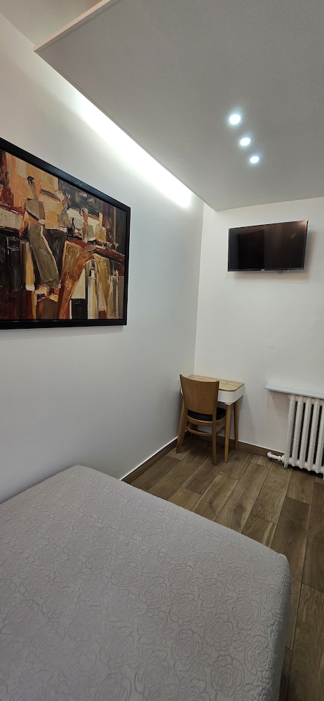 Standard Single Room (no elevator) photo 2