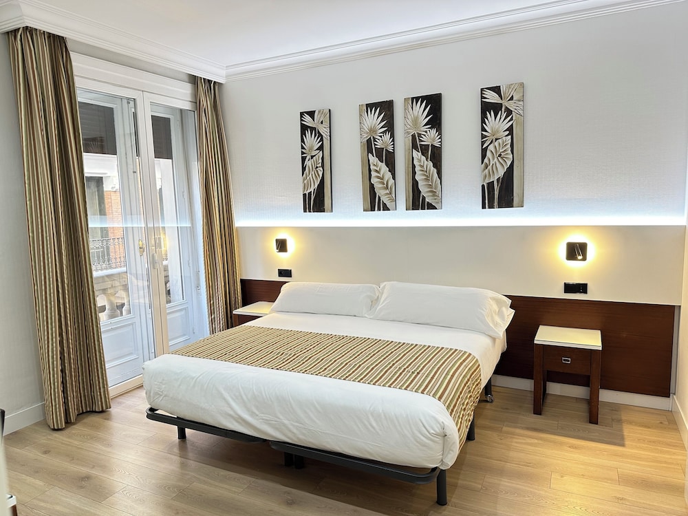 Double Room (con balcón y vistas) - Photo 10