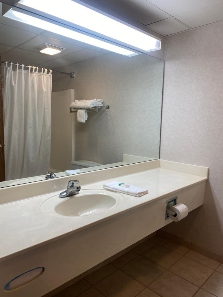 Suite, 2 Queen Beds, Non Smoking, Jetted Tub photo 1