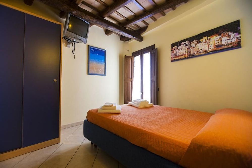Family Apartment, 2 Bedrooms - Photo 4