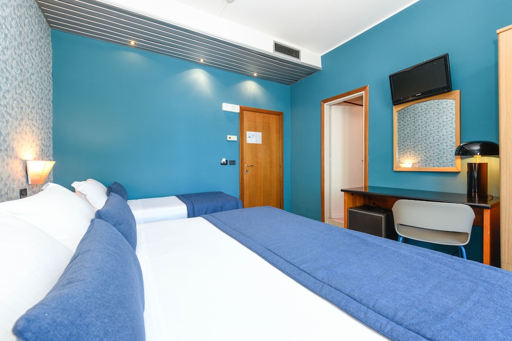 Classic Room, Lake View - Photo 14