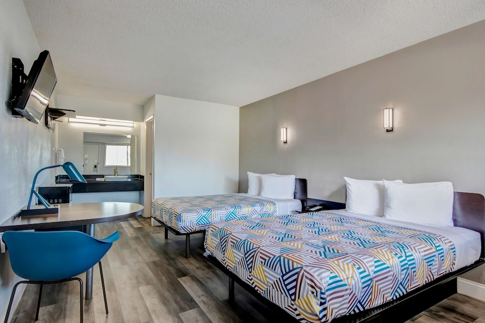 Standard Room, 2 Double Beds, Non Smoking
