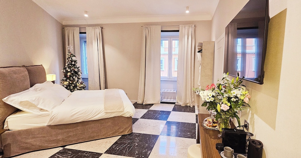 Luxury Suite, City View