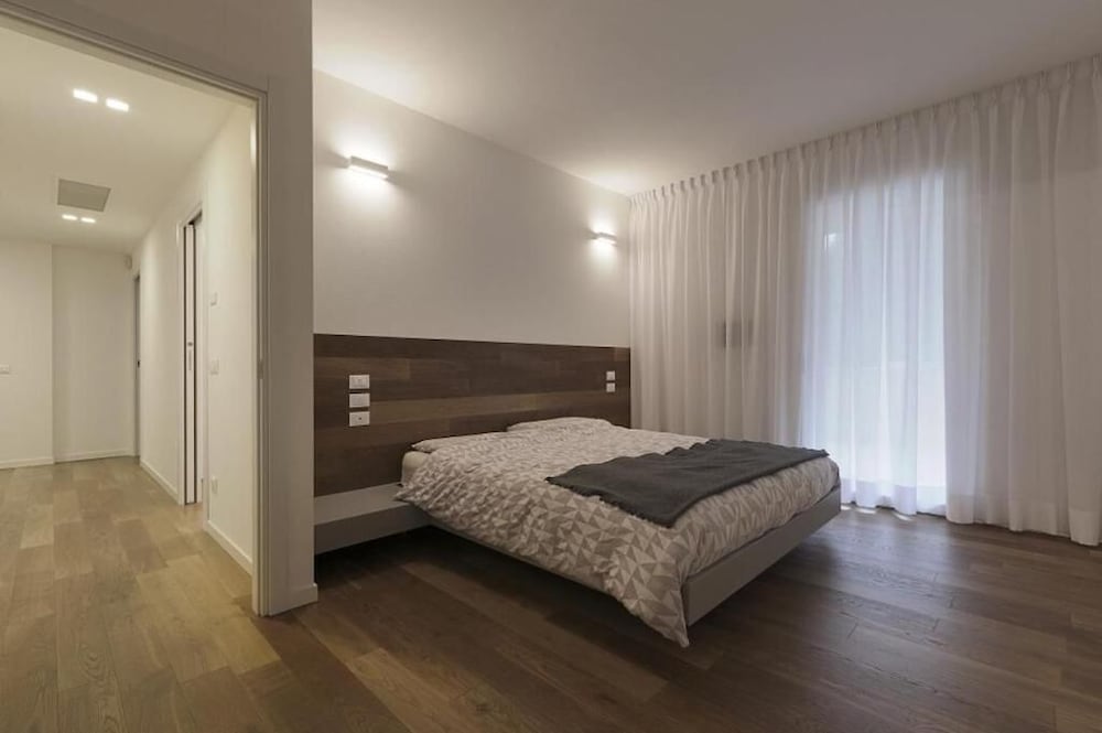 Family Double or Twin Room, 1 King Bed with Sofa bed, Non Smoking, Private Bathroom photo 2