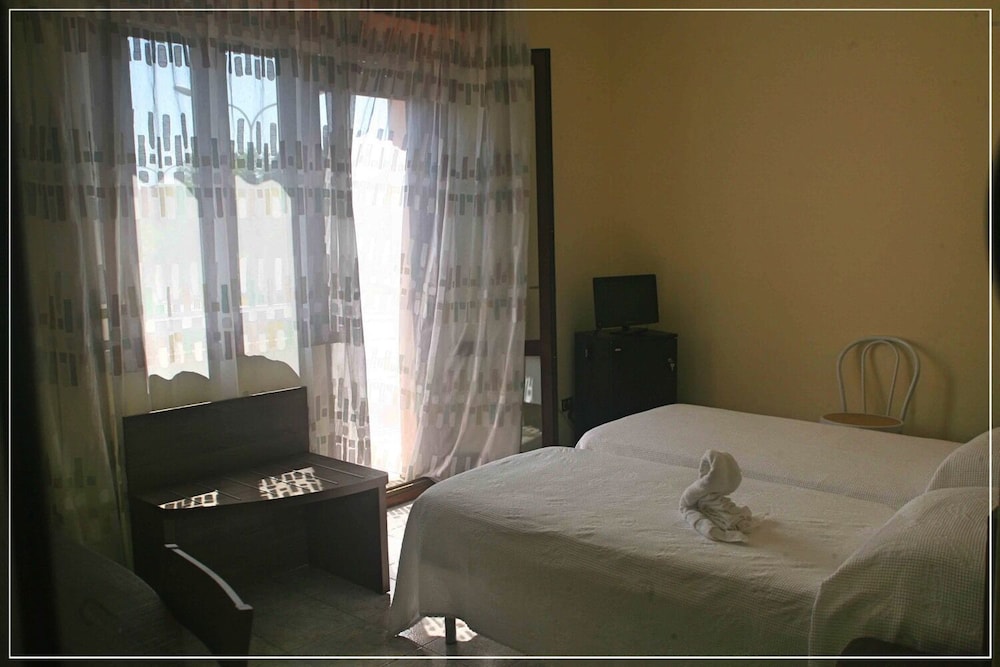 Double Room - Photo 10