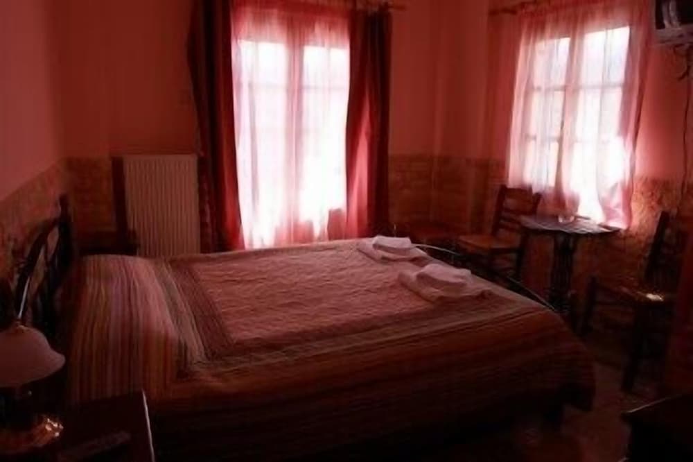 Double Room (1 Double or  2 Single beds) photo 2