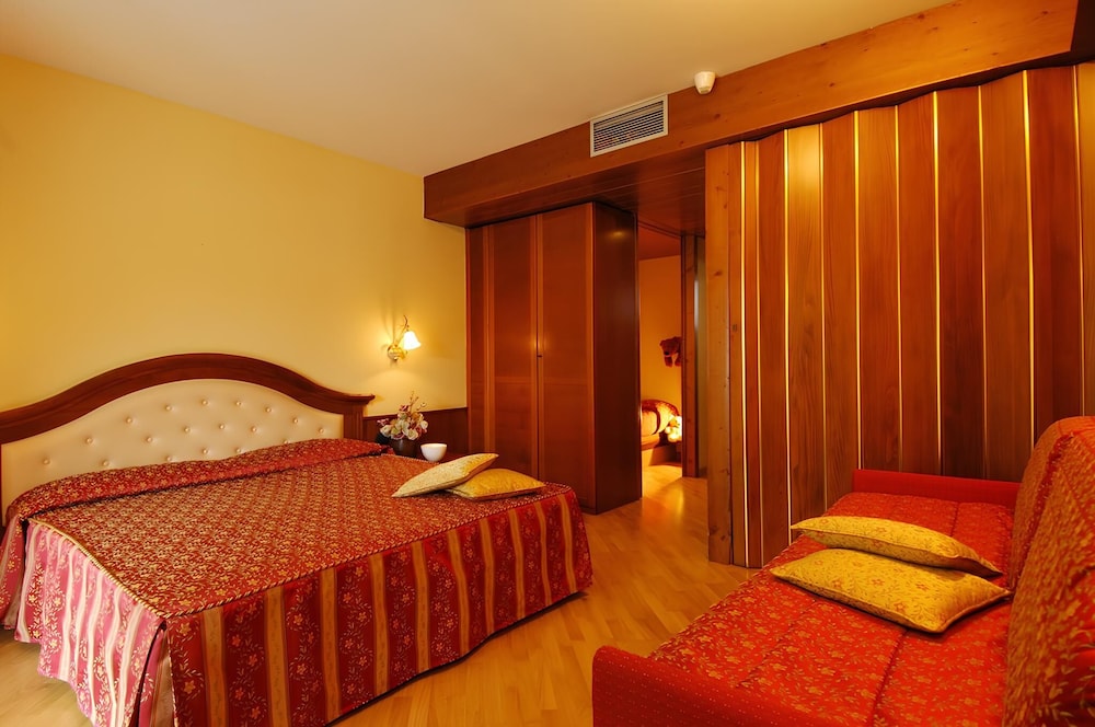 Basic Quadruple Room, Balcony, Mountain View