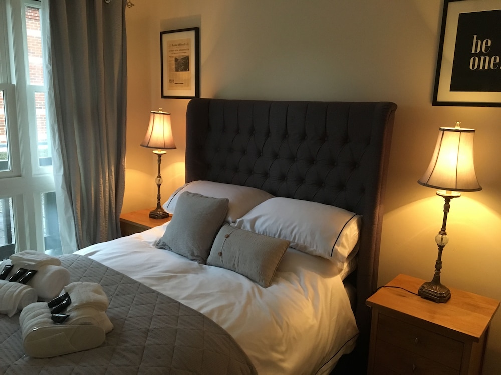 Luxury Apartment, 1 King Bed, City View photo 1