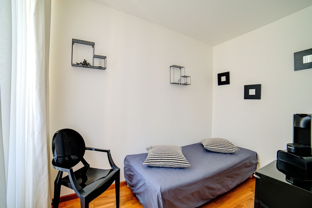 Superior Triple Room, Private Bathroom, City View photo 2