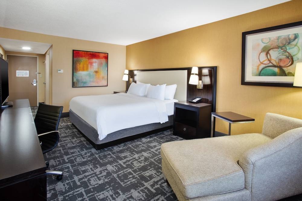 Standard Room, 1 King Bed - Photo 3