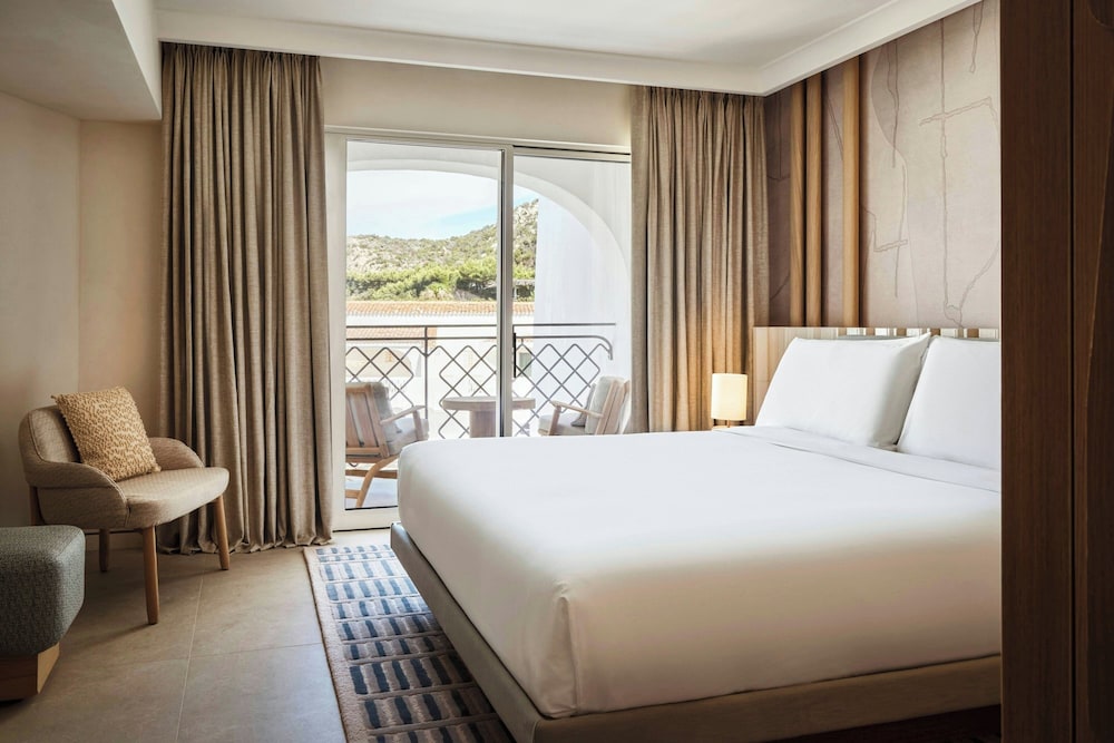 Superior Room, 1 King Bed, Balcony photo 3