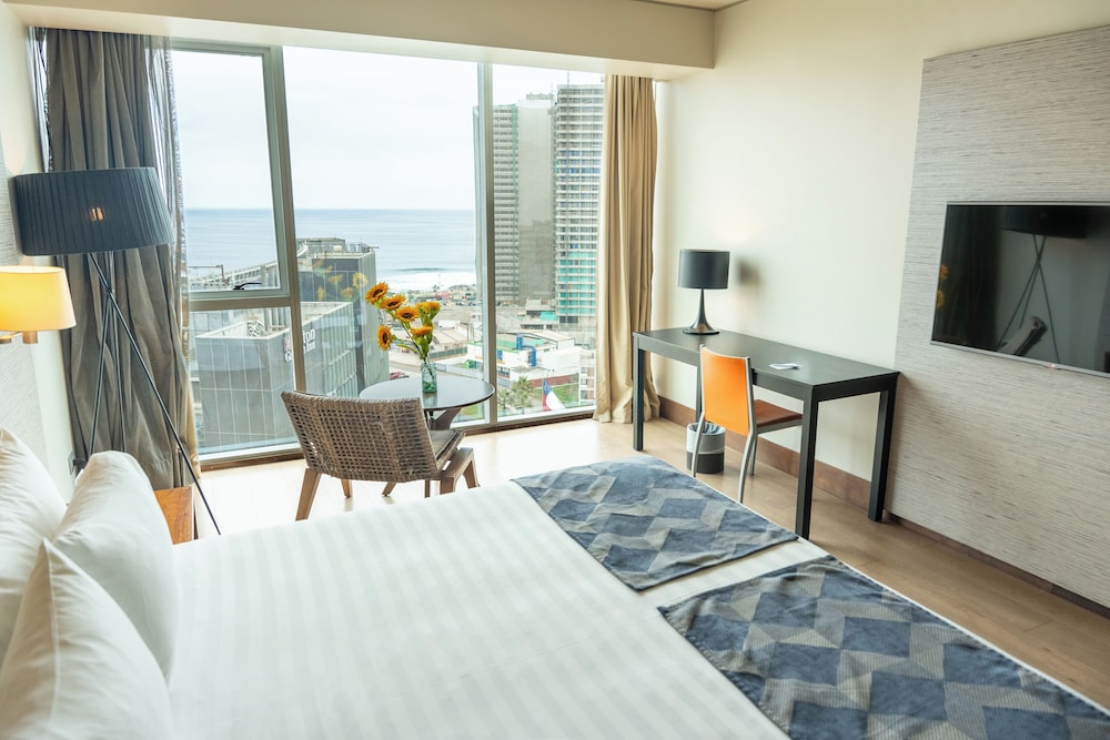 Suite, 1 King Bed, Sea View photo 1