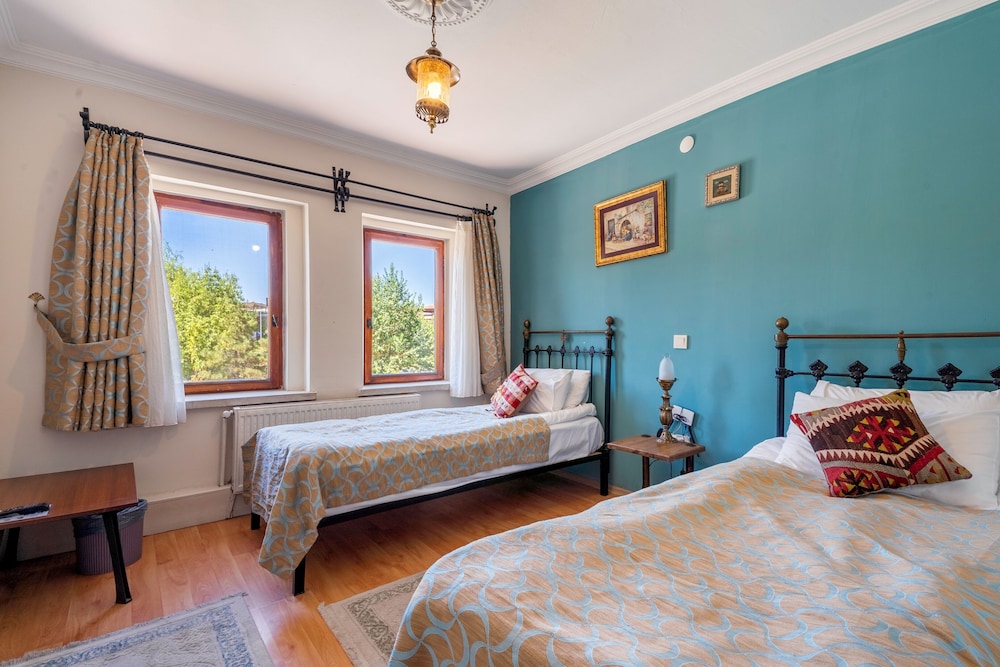Standard Twin Room, 2 Twin Beds - Photo 1