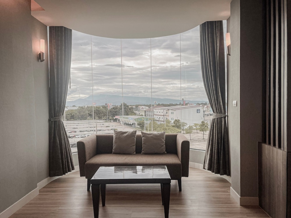 Grand Deluxe Room - Photo 12