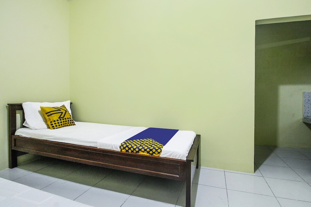 Economy Twin Room photo 2