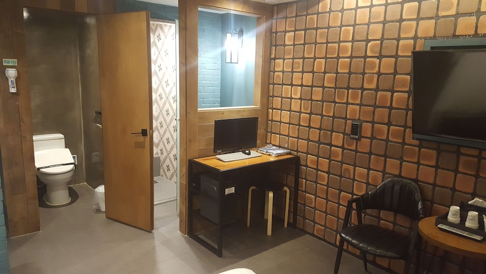 Premium Room - Photo 10