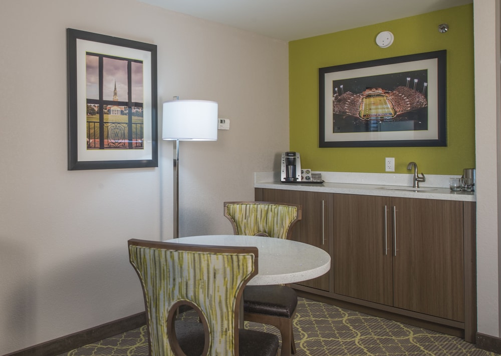 Junior Suite, 1 King Bed, Accessible, Non Smoking - Photo 4