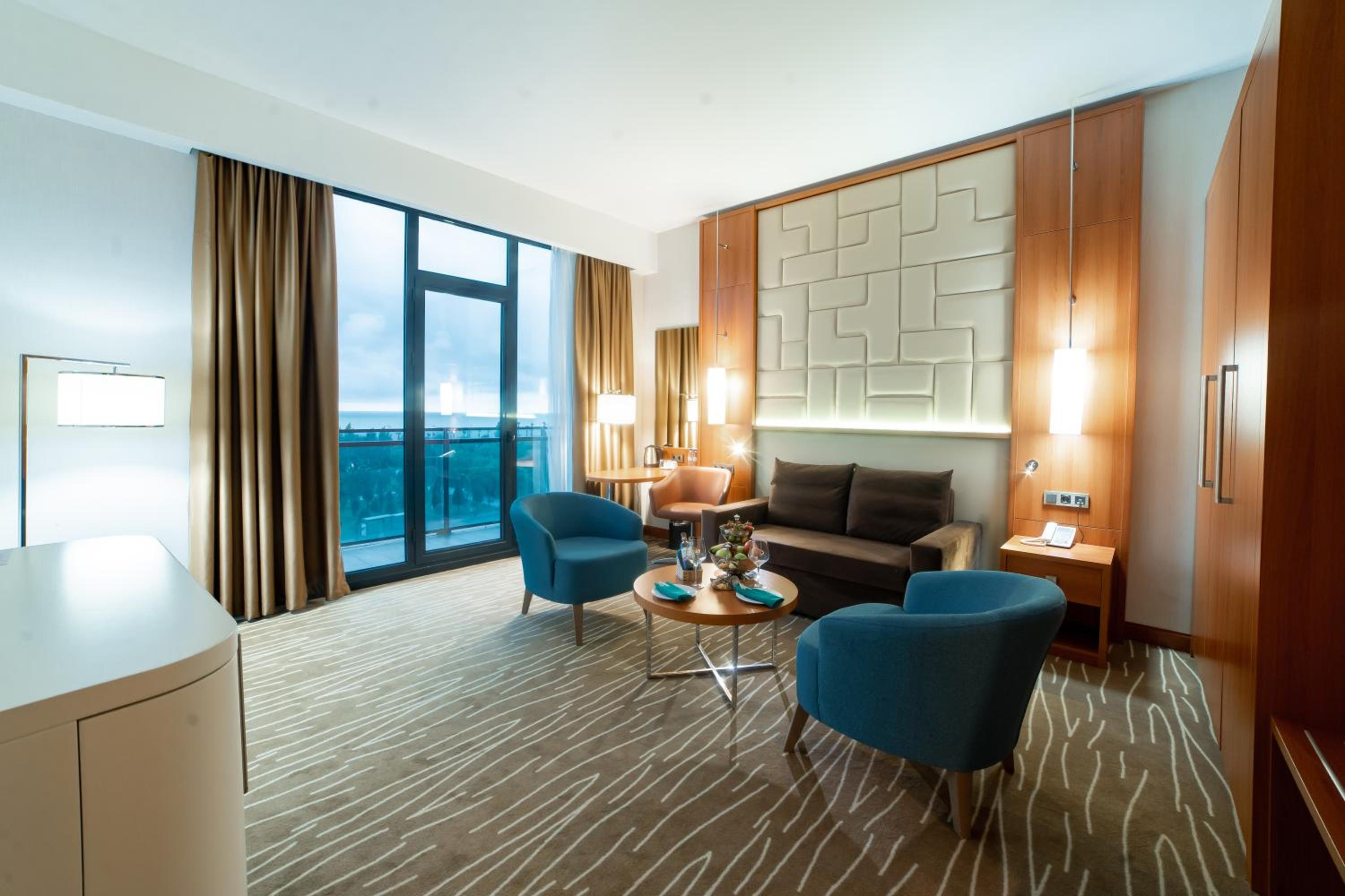 Suite with City View - Photo 4