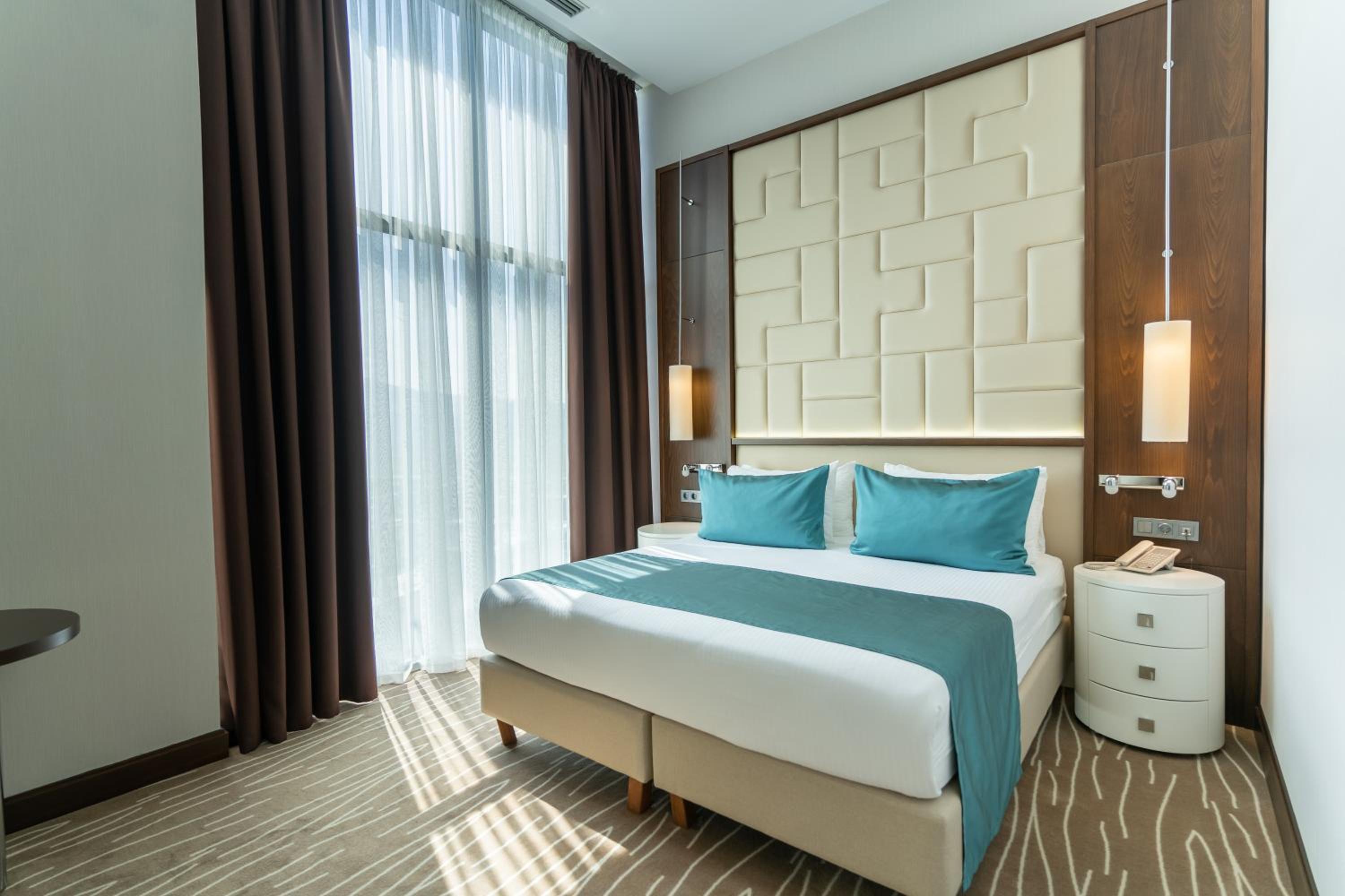 Double Room with Mountain View - Photo 1