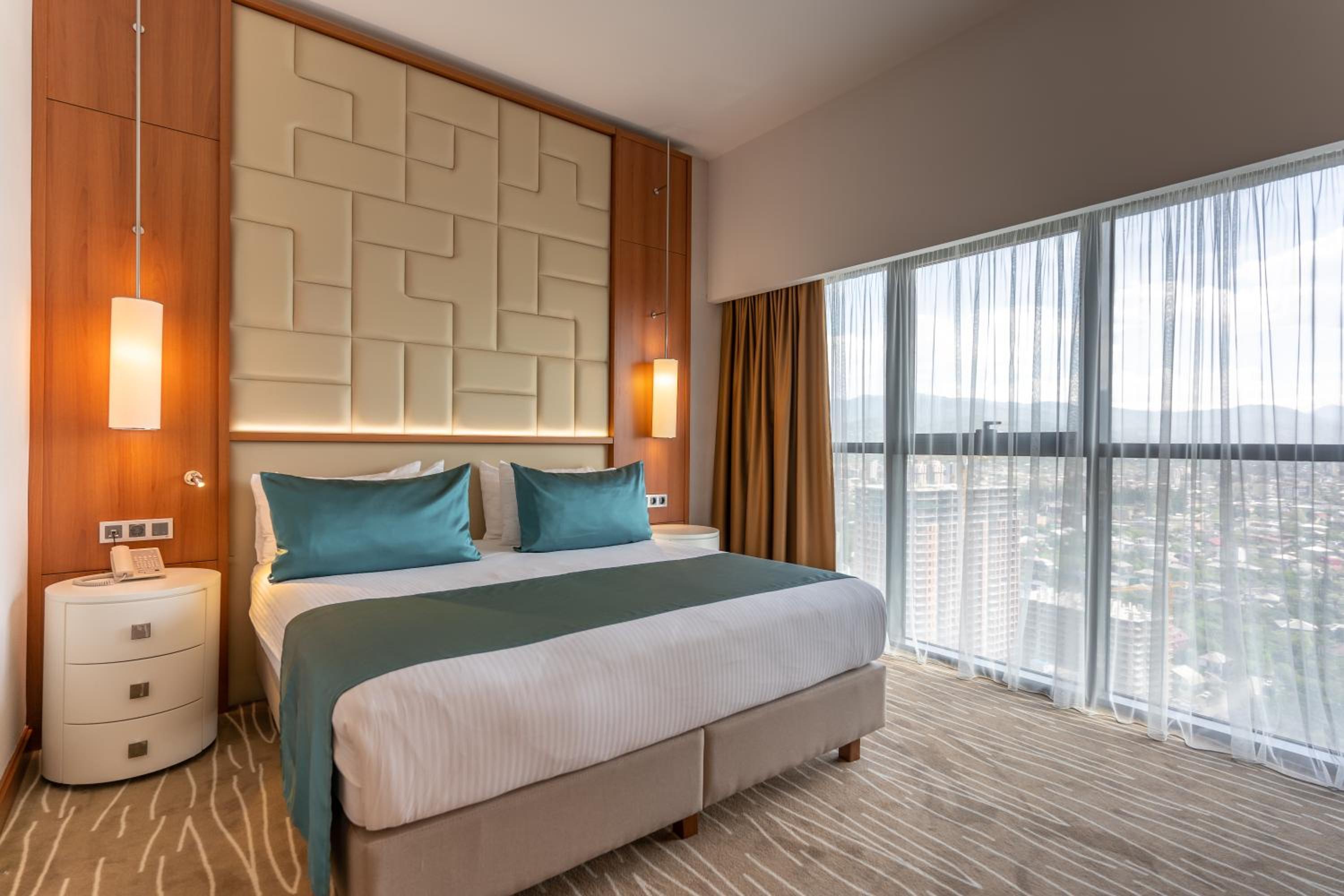 Suite with City View - Photo 2